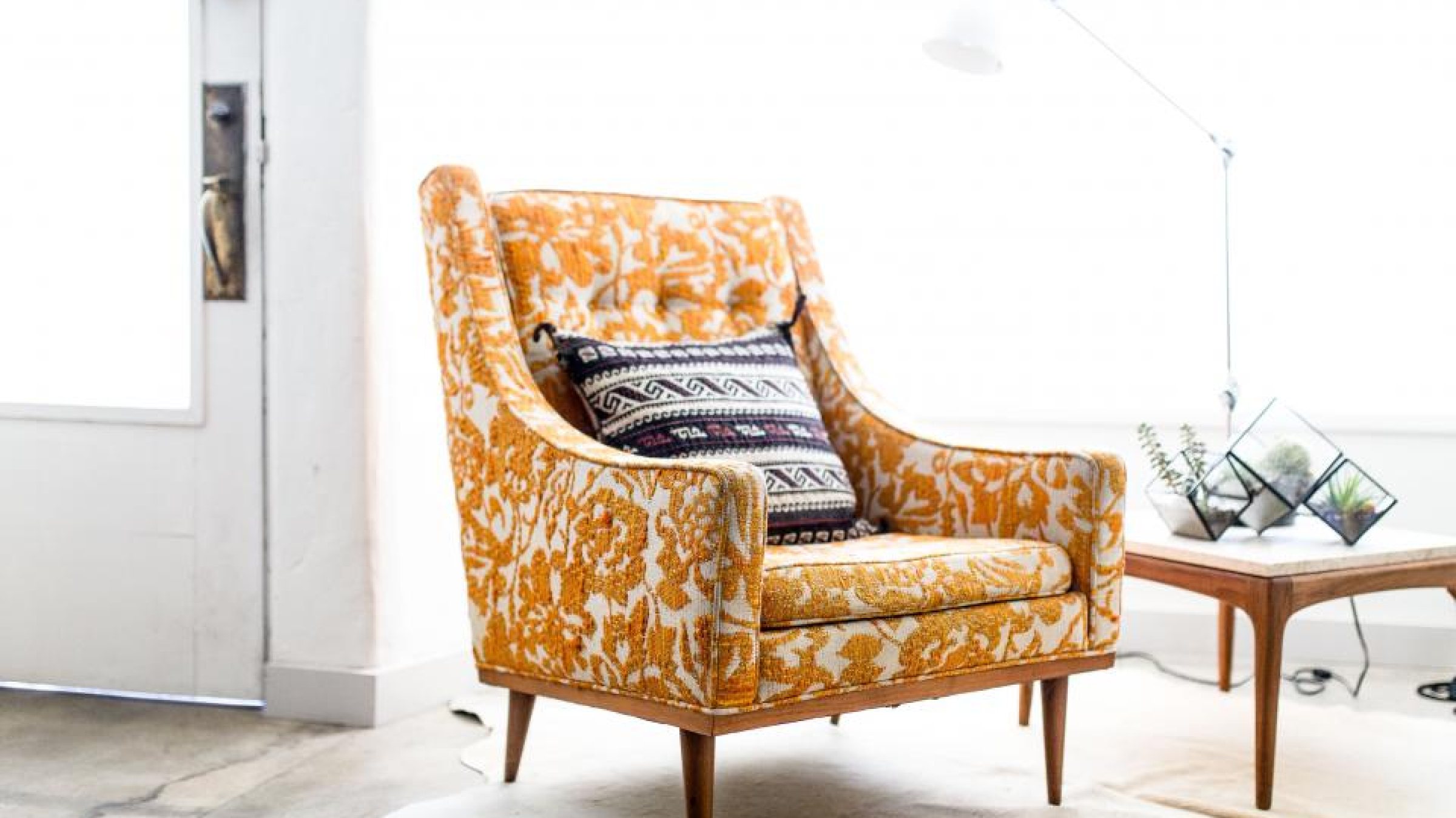 An elegantly furnished living room